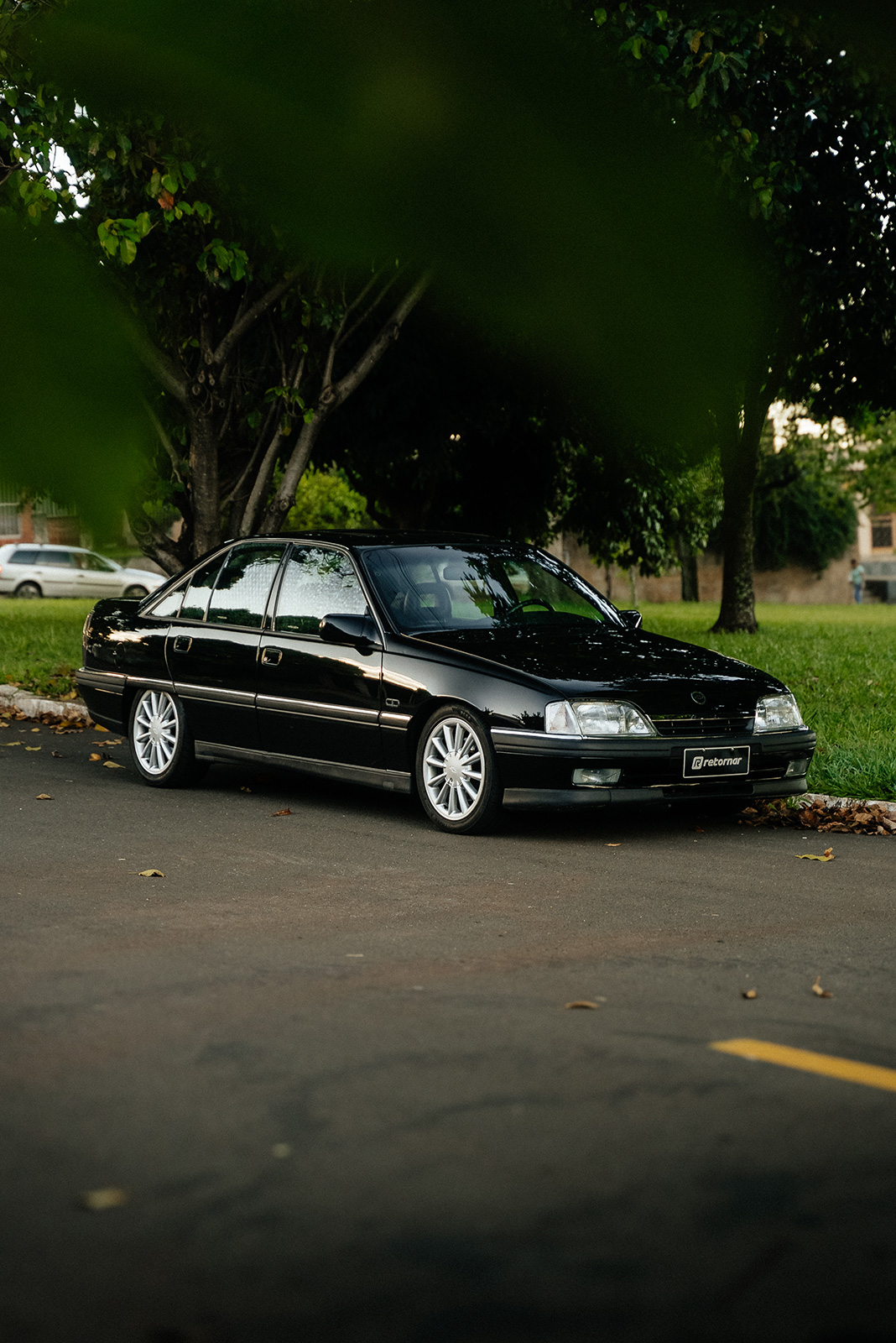 Omega 4.1 CD Estacionado Praça Retornar